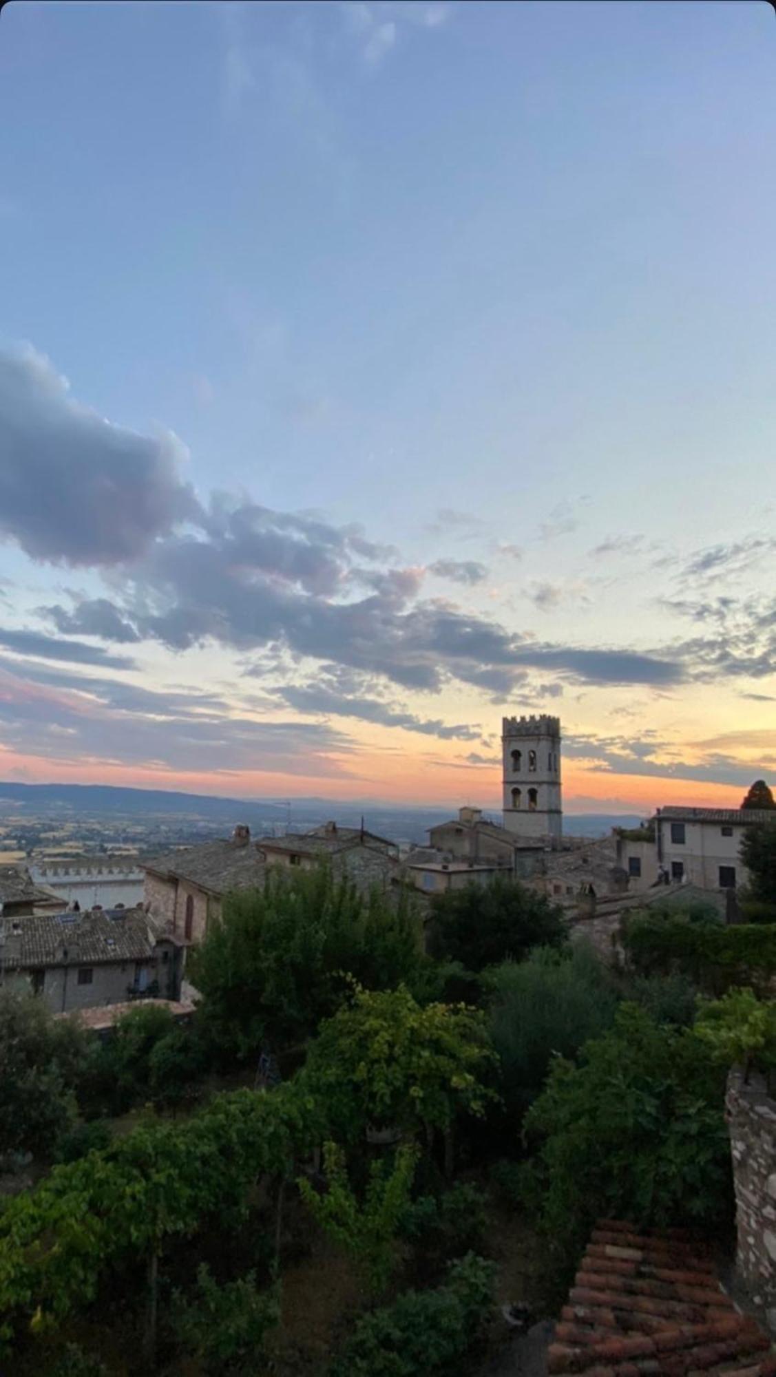 Monolocale L'Anfiteatro Romano Assisi Exterior foto