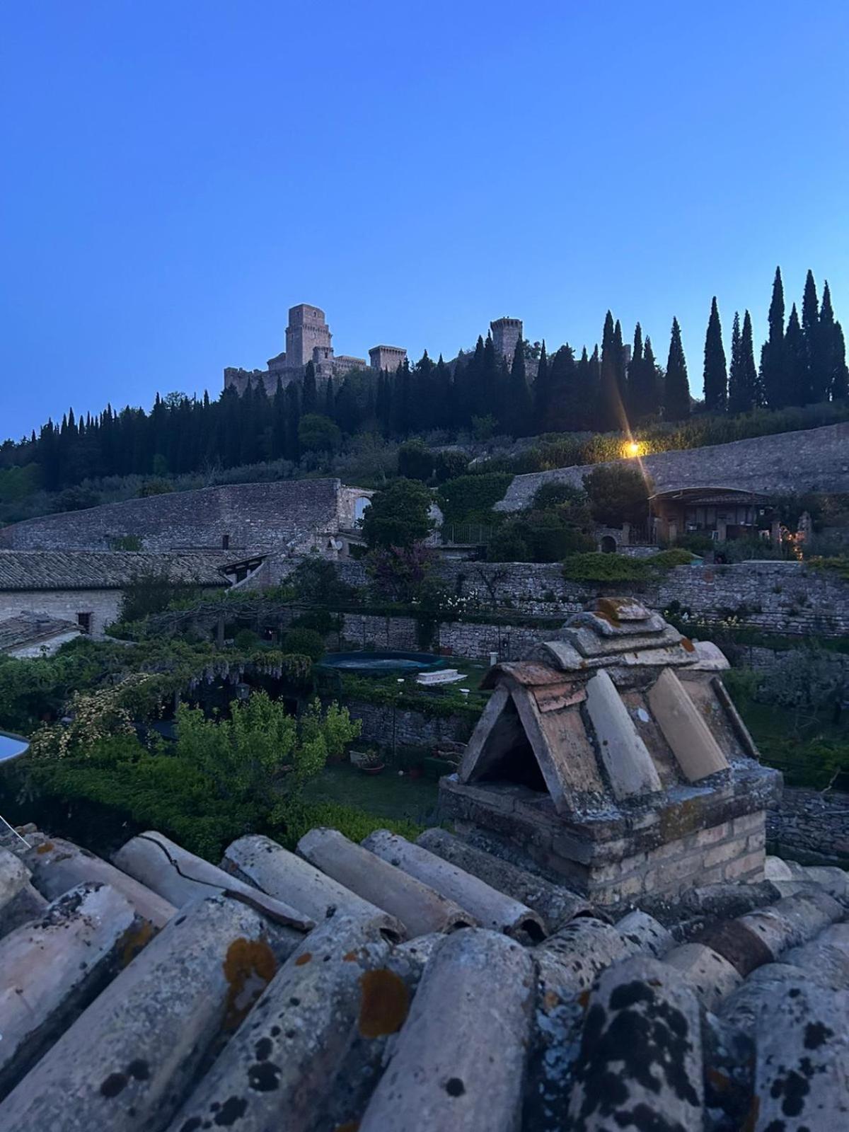Monolocale L'Anfiteatro Romano Assisi Exterior foto